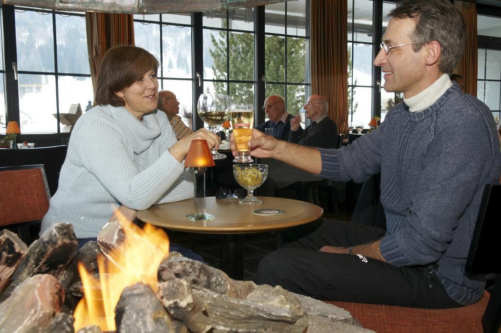 Hotel-Restaurant Sternen Nesslau Buitenkant foto