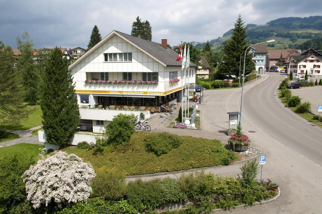 Hotel-Restaurant Sternen Nesslau Buitenkant foto